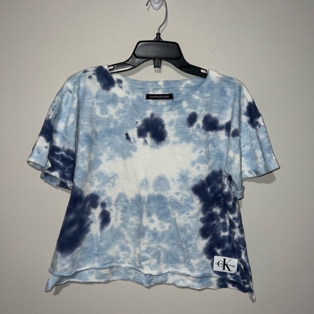 White and blue tie dye Calvin Klein tshirt cropped medium